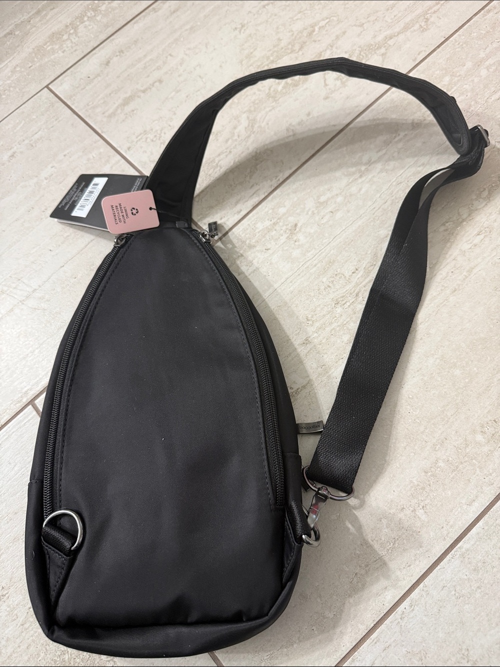 Baggallini unisex Sling Crossbody Belt Bag
Black ..Central Park sling .. nwt - Picture 6 of 6